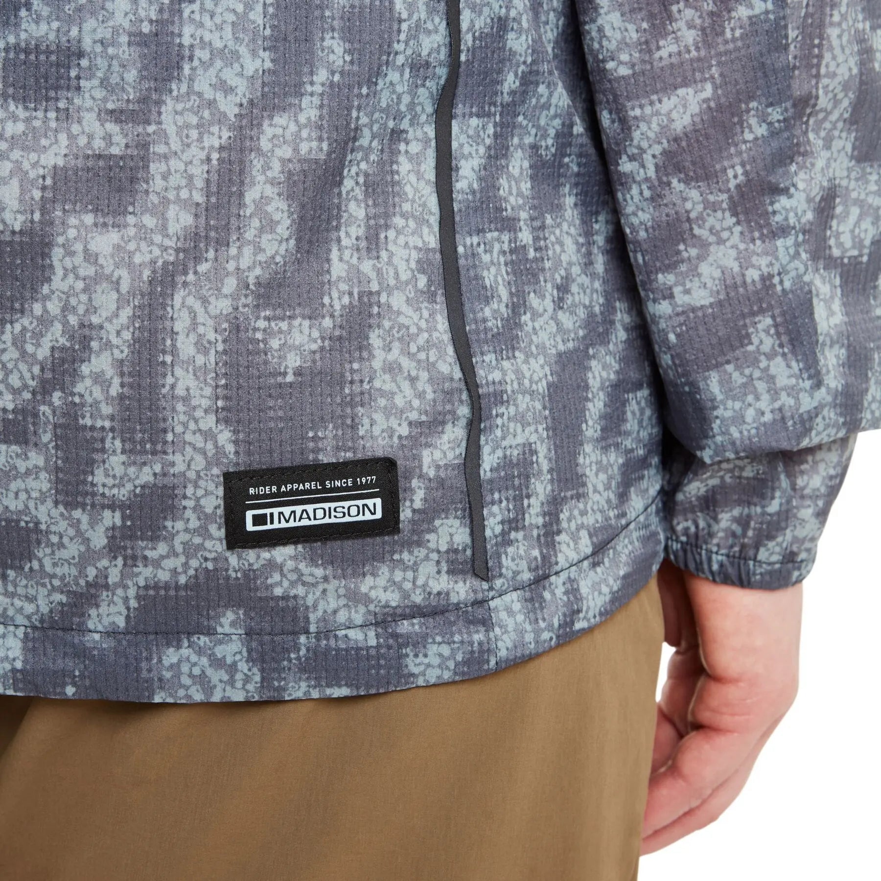 Madison Roam women's lightweight packable jacket - camo navy haze back tag