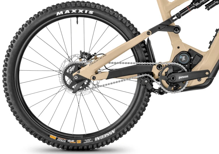 Moustache Clutch 160.8 close-up of Pinion MGU drivetrain and Gates belt