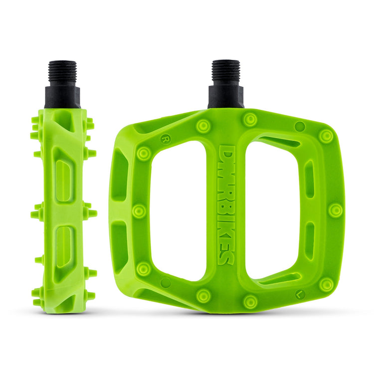 DMR V6 flat pedals in Green