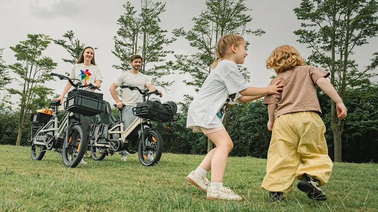 Fiido T3 Max longtail cargo bike family lifestyle image