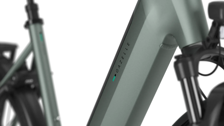 Gazelle Ultimate T11 electric bike lifestyle detail